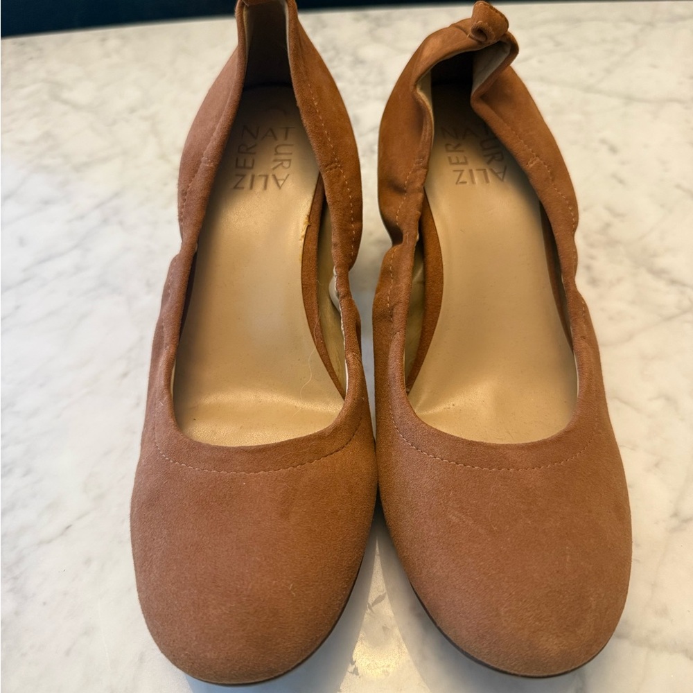 Naturalizer Tan Flats with Elastic Detail